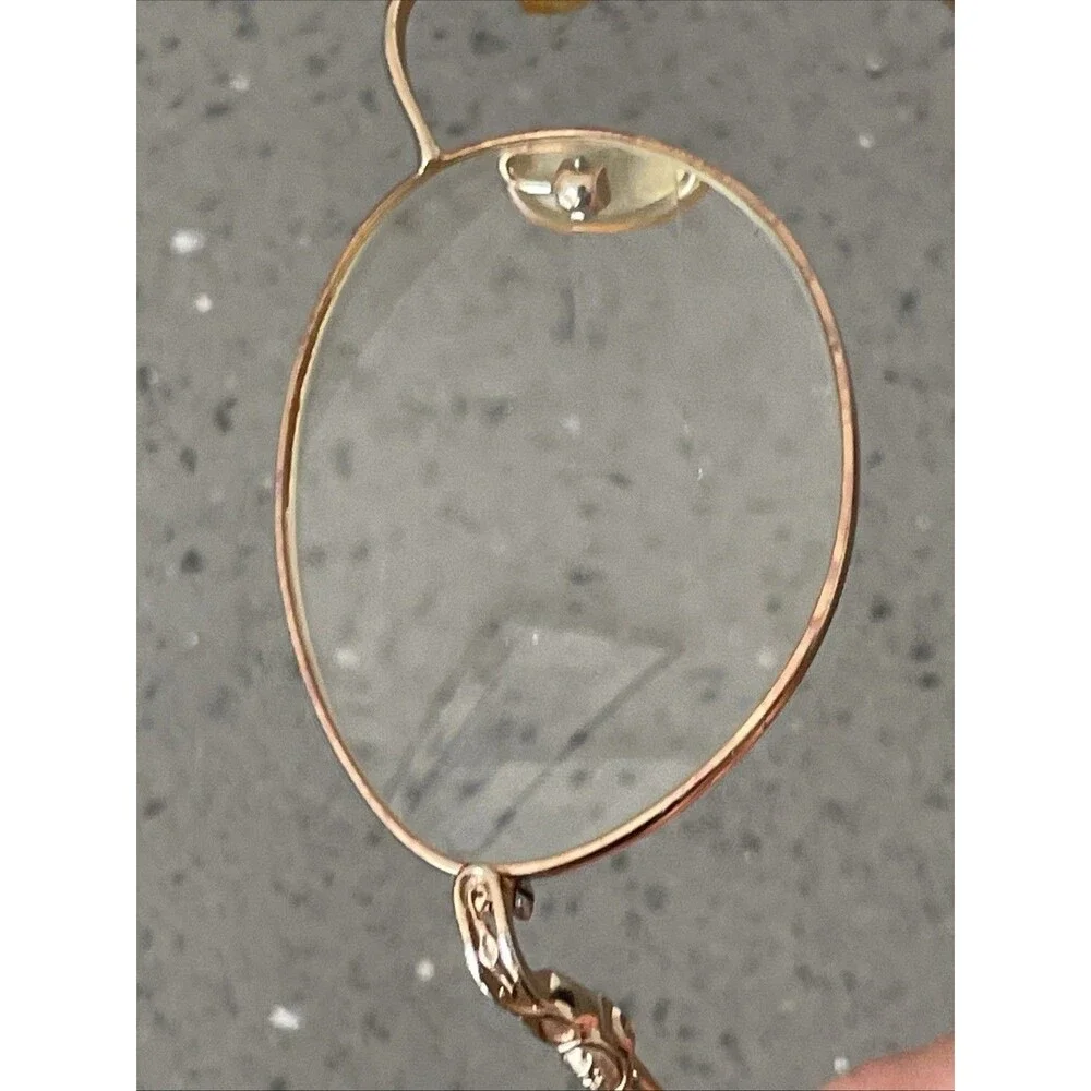 Elizabeth Arden this frames